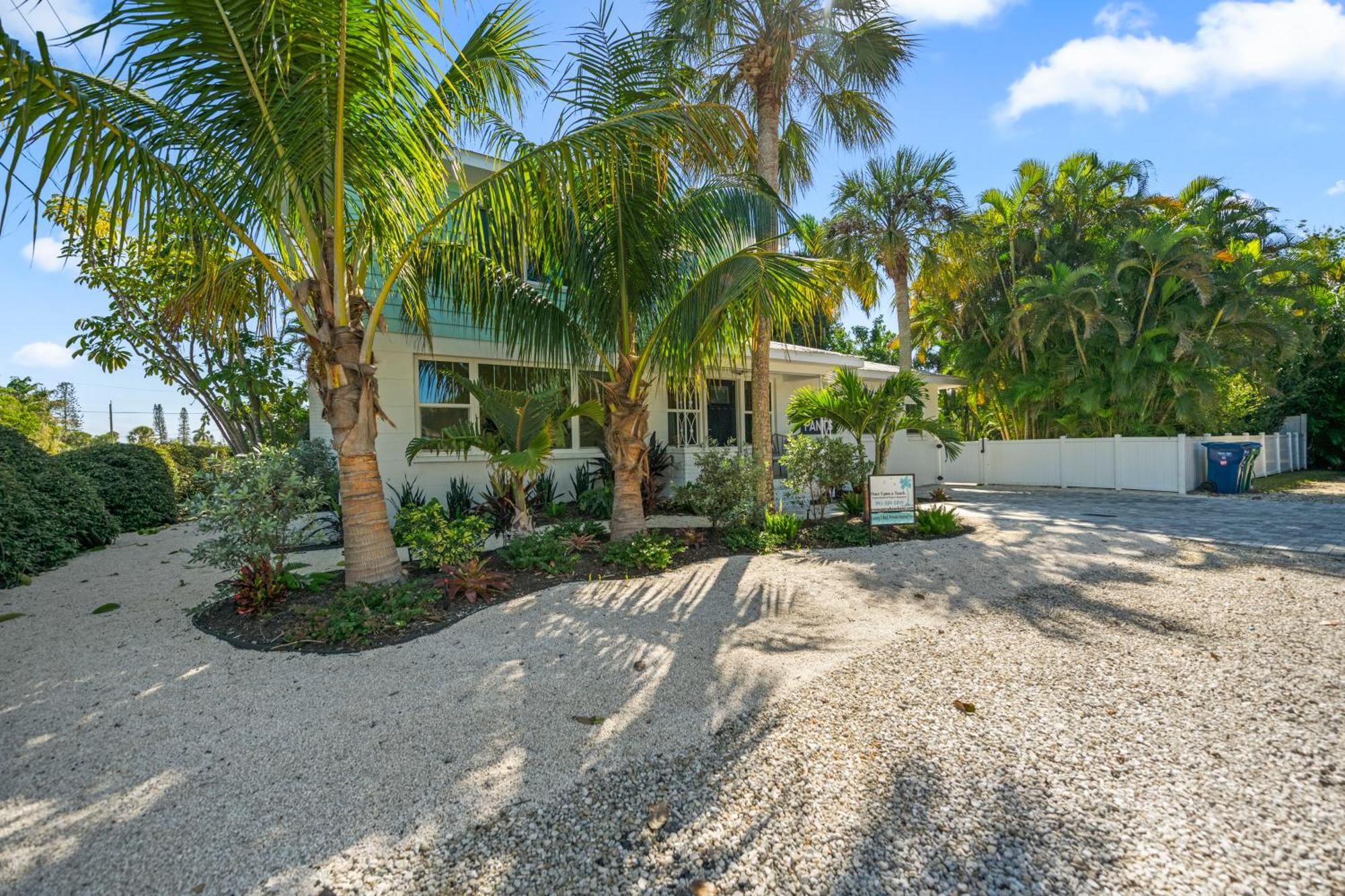 Sandy Pants - Designer Beach Chic Home Steps To Beach Backyard Oasis W Heated Pool Anna Maria Extérieur photo