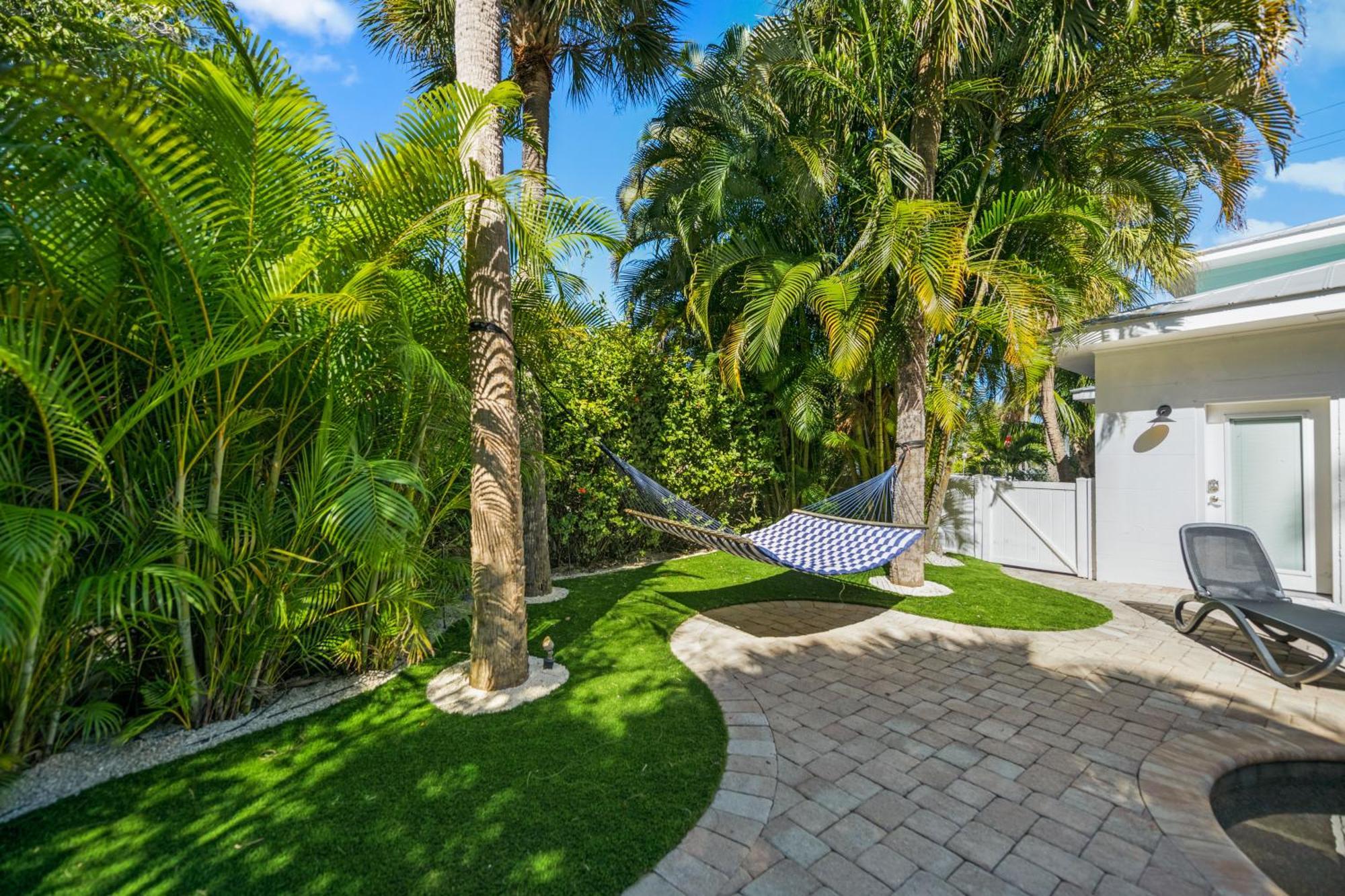 Sandy Pants - Designer Beach Chic Home Steps To Beach Backyard Oasis W Heated Pool Anna Maria Extérieur photo
