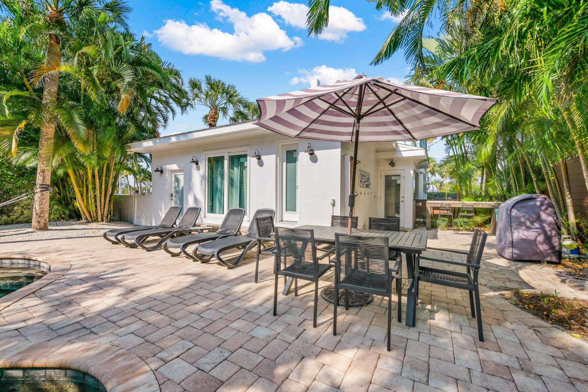 Sandy Pants - Designer Beach Chic Home Steps To Beach Backyard Oasis W Heated Pool Anna Maria Extérieur photo