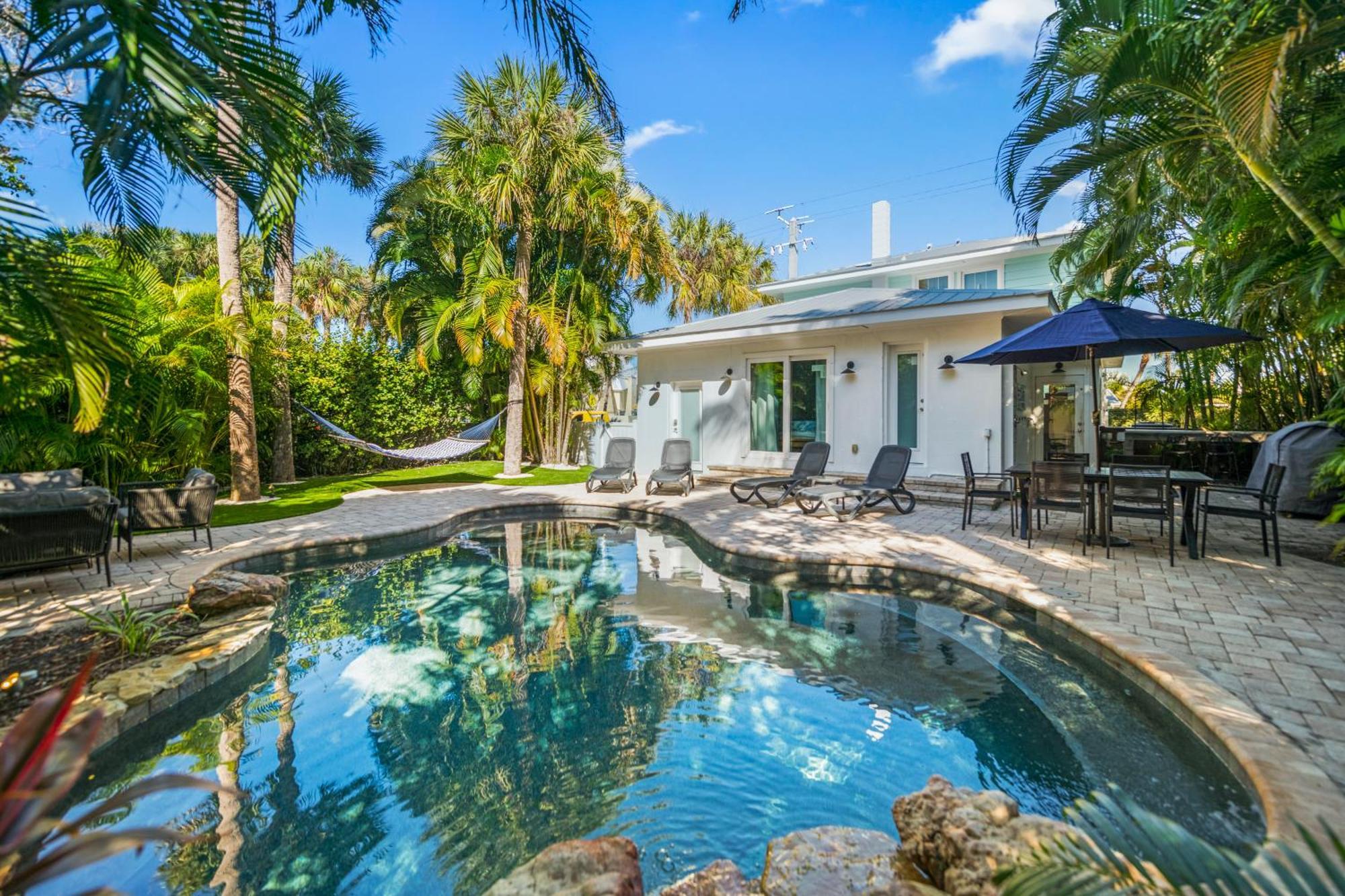 Sandy Pants - Designer Beach Chic Home Steps To Beach Backyard Oasis W Heated Pool Anna Maria Extérieur photo