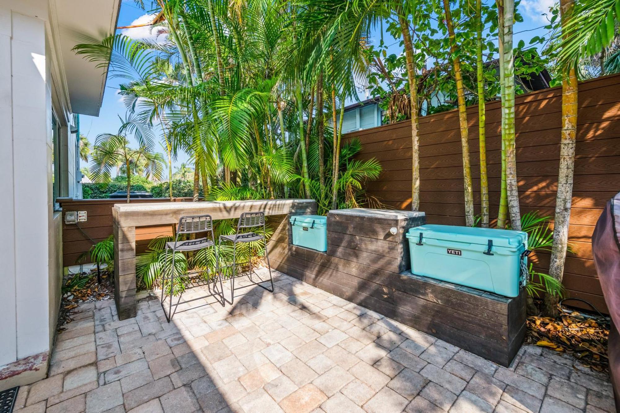 Sandy Pants - Designer Beach Chic Home Steps To Beach Backyard Oasis W Heated Pool Anna Maria Extérieur photo